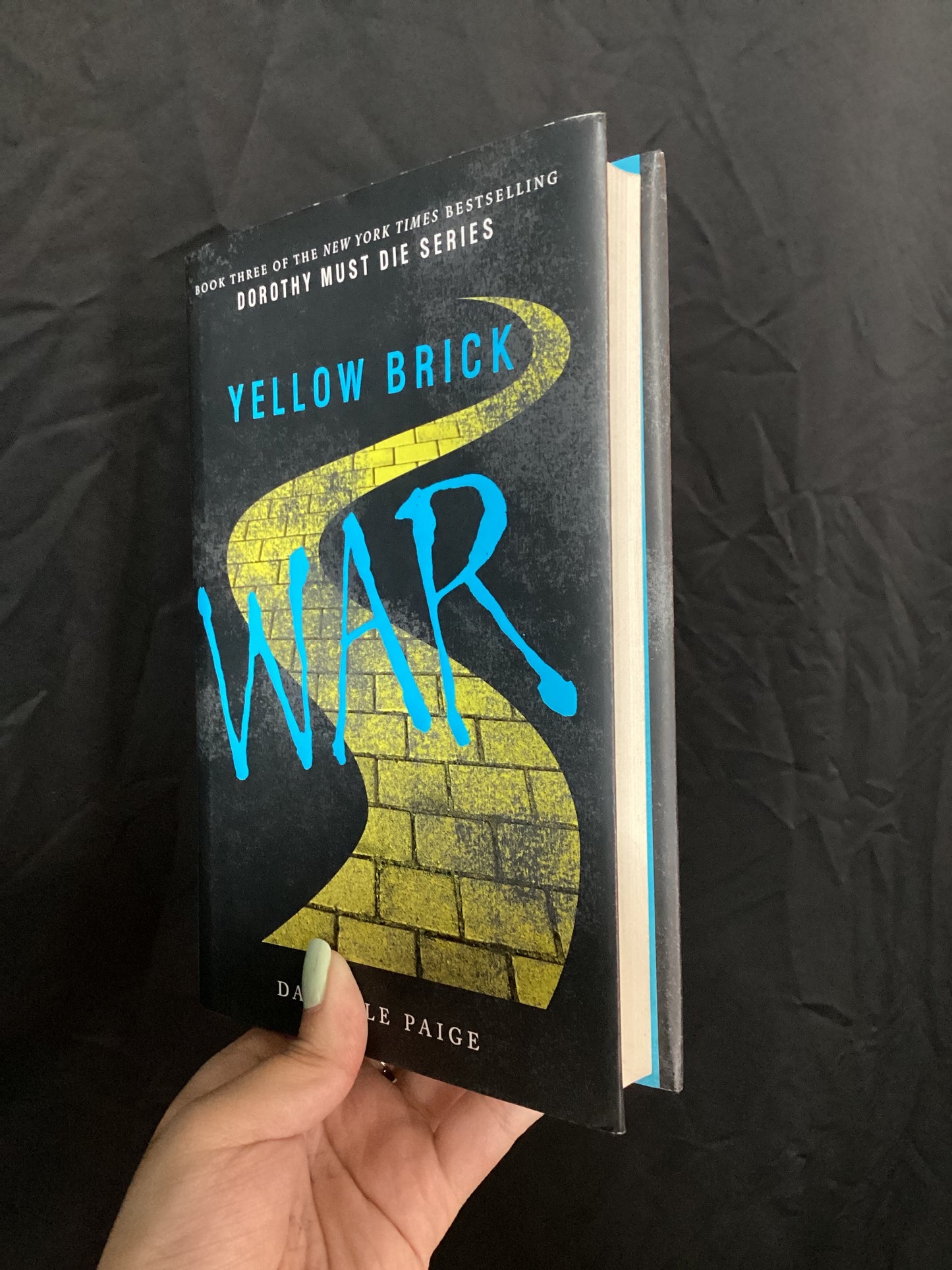 Yellow Brick War (Book 3 of Dorothy Must Die) | Danielle Paige | Pre-Loved